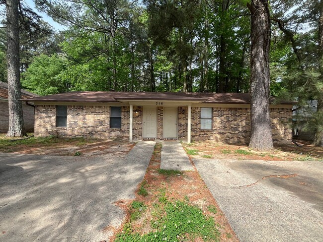 Primary Photo - 218 Bellevue Cir