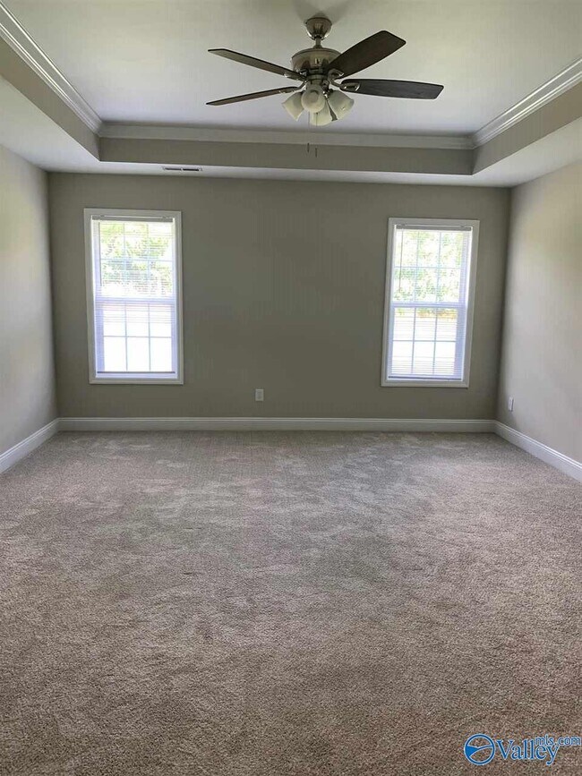 Building Photo - 211 Forrest Oak Ln