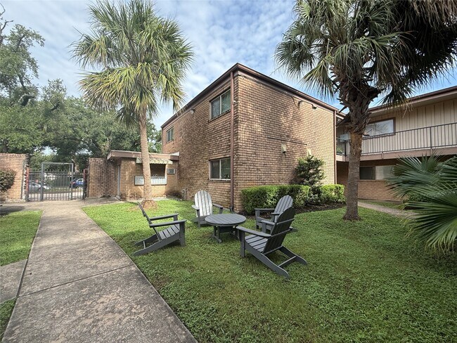 Building Photo - 1530 Heights Blvd