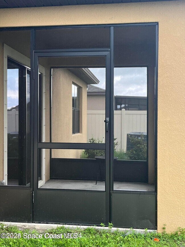 Building Photo - 1924 Capital Dr SE