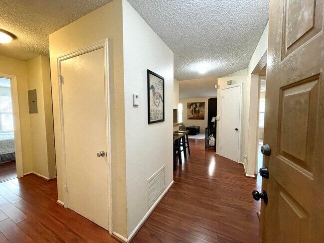 Primary Photo - 2301 N Congress Ave