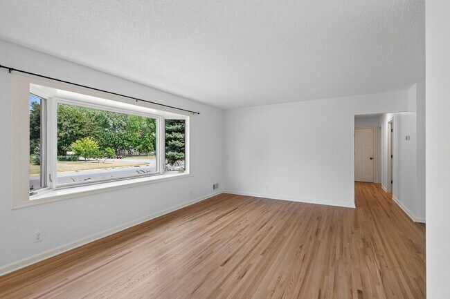 Building Photo - 2036 Coral Ln