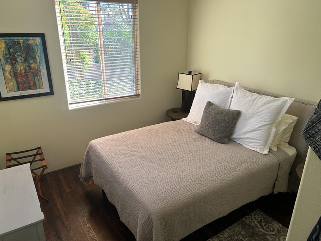 Building Photo - 49105 Casa Del Rio