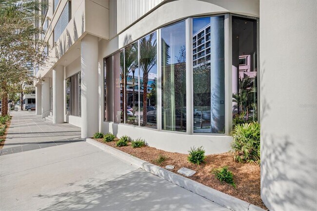 Building Photo - 275 1st Ave S