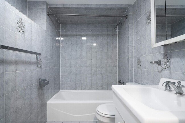 Building Photo - 1620 Palisade Ave