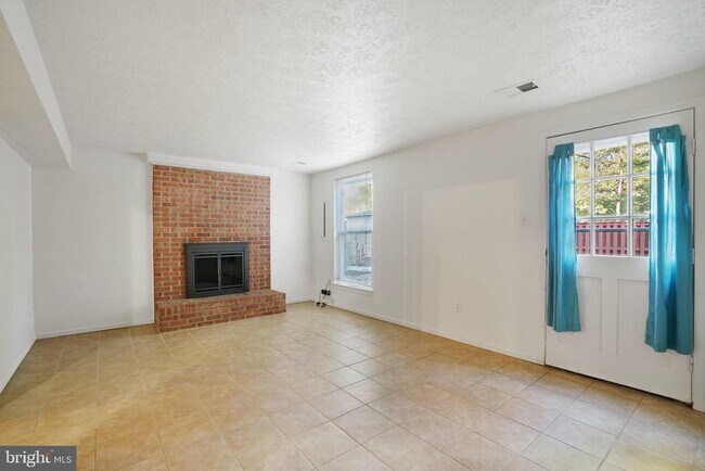 Building Photo - 6515 Field Master Dr