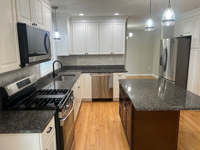 Building Photo - 131 Merrill Ave