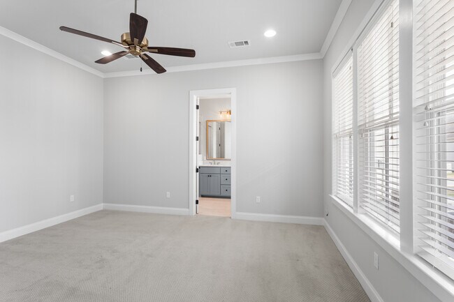 Building Photo - 2048 Perennial Ln