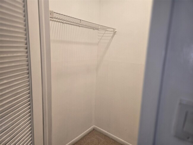 Building Photo - 1100 NW 87th Ave