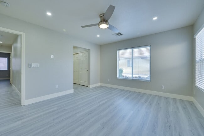 Building Photo - NW!!! 4 bedrooms!!! Pool and Spa!!! All ti...