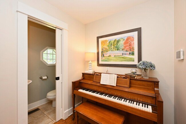 Building Photo - **RARE BRENTWOOD FIND, A MASTERCLASS IN ELEGANT SOUTHERN DESIGN**