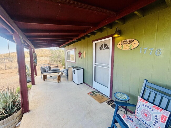 Building Photo - Joshua Tree Cabin in Peaceful, Wide Open Space!