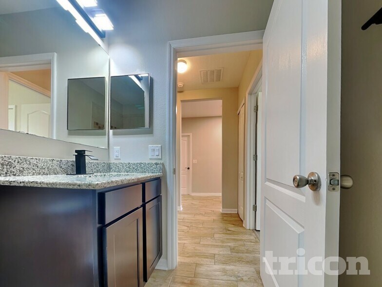 Building Photo - 4035 Wayfarer Wy