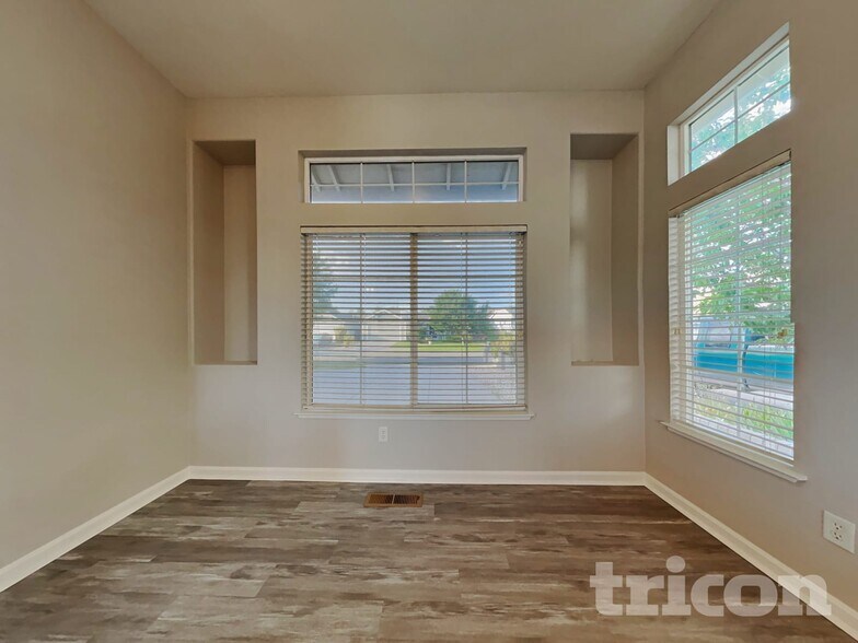 Building Photo - 9570 Long River Dr
