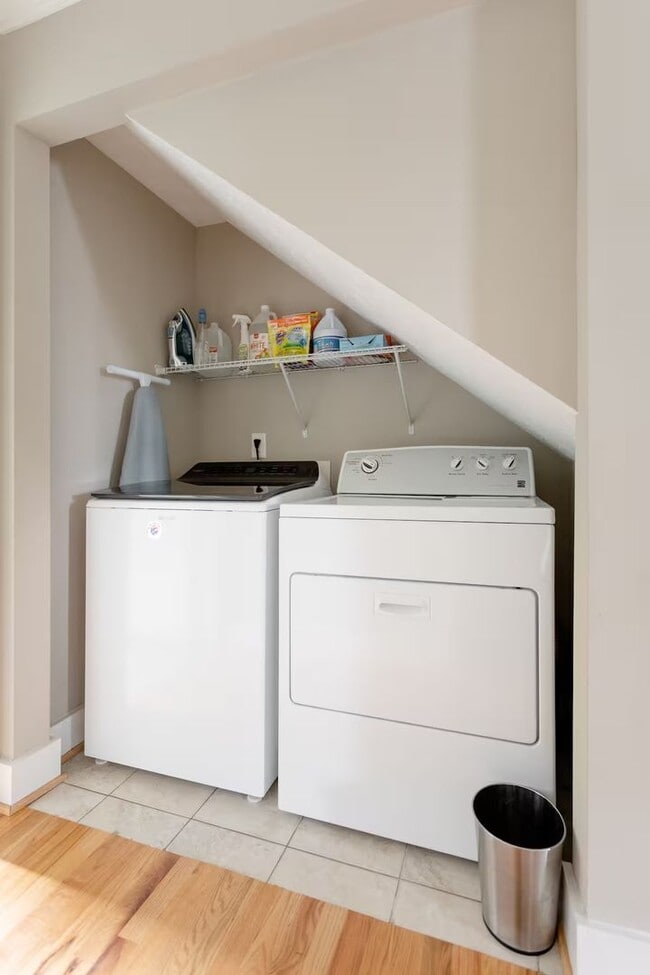 Building Photo - Ideal West Nashville Location!