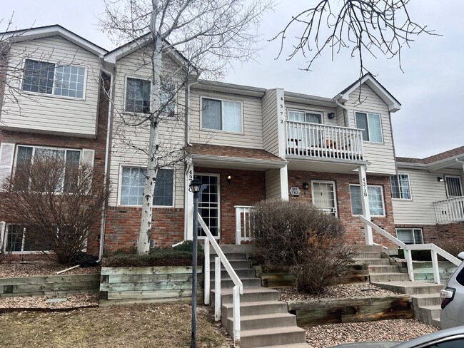 Building Photo - Beautiful townhome is Crown Point II!