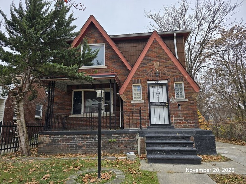 Primary Photo - 9379 Manor