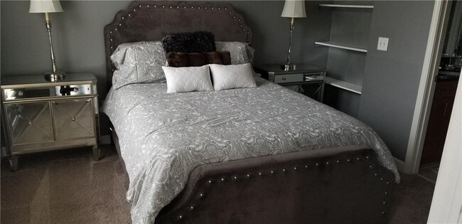 Building Photo - 711 Cosmopolitan Dr NE