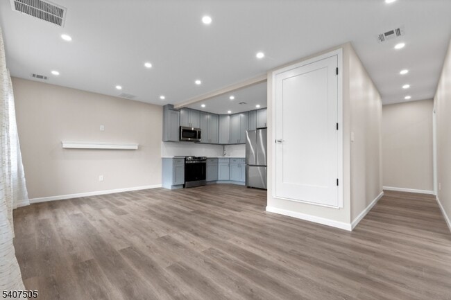 Building Photo - 80 E Emerson Ave