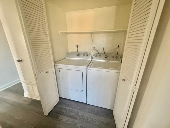 Building Photo - Beautiful 2 bed/2 bath in Vista!
