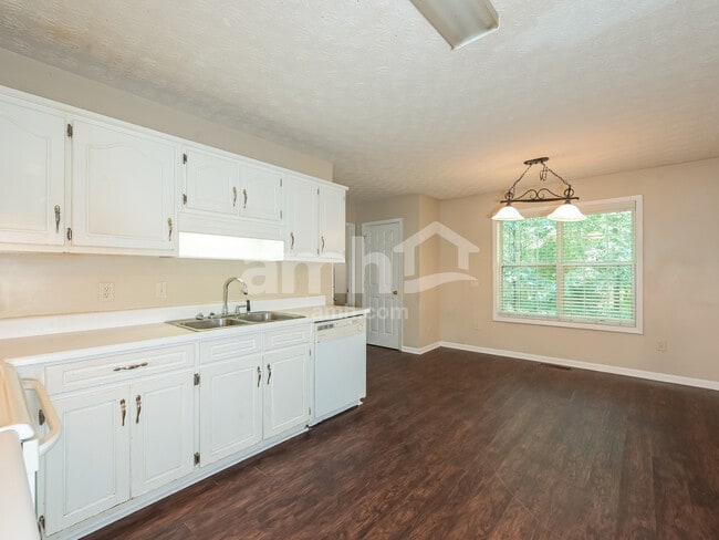 Building Photo - 154 Azalea Dr