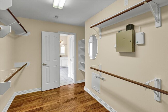 Building Photo - 2416 Spoonbill Dr