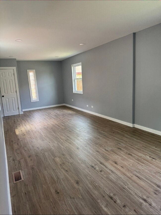Building Photo - 292 Paxton Ave