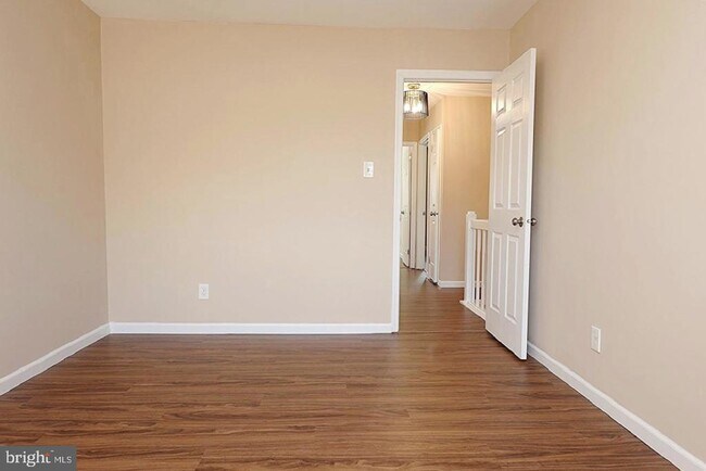 Building Photo - 13 5 Crown Royal Cir