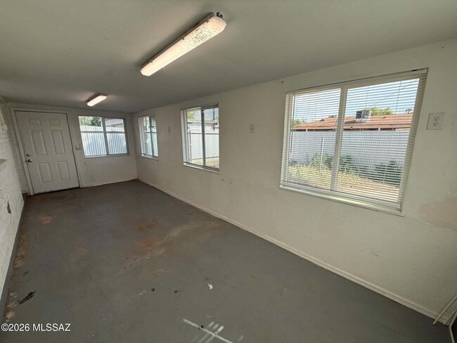 Building Photo - 4634 E Montecito St