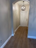 Building Photo - 107 Vista Verdi Cir