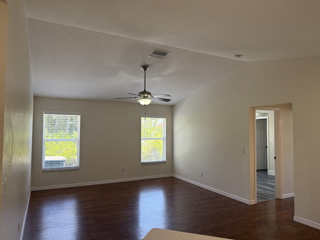 Building Photo - "3-Bedroom North Port Home!"