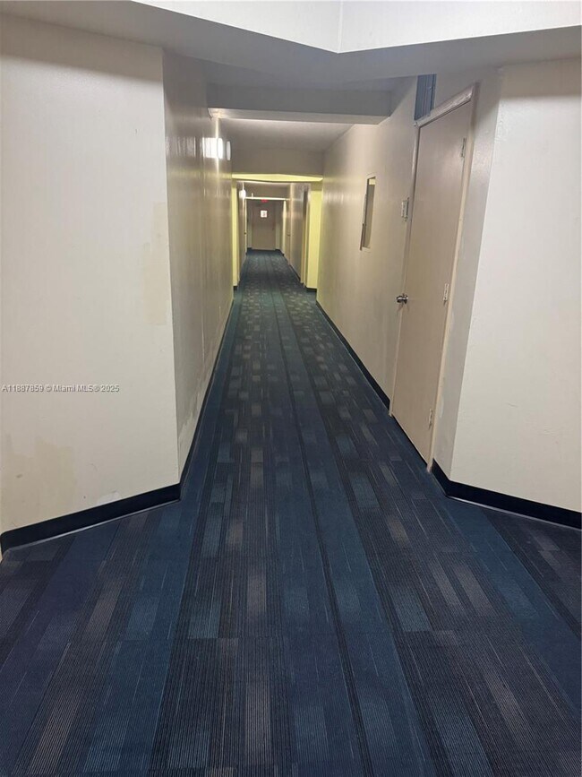 Building Photo - 1301 NE Miami Gardens Dr