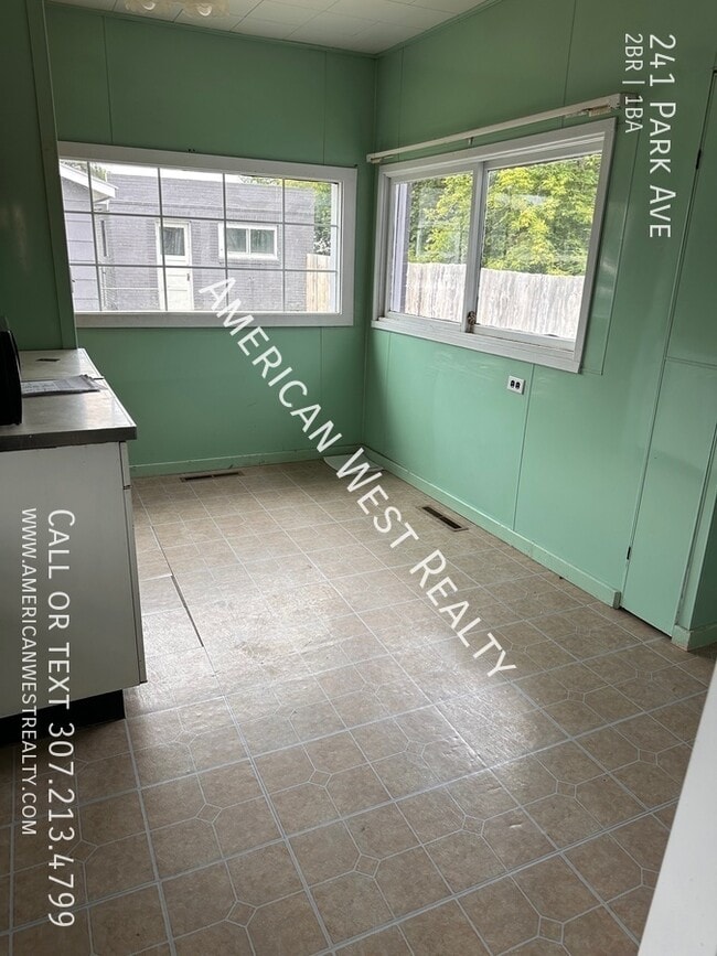 Building Photo - 241 Park Ave