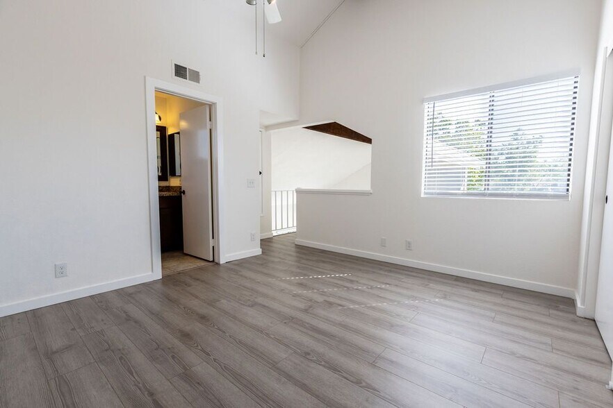 Building Photo - 47 Clover Ln