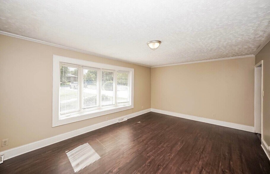 Building Photo - 208 N Milford Dr