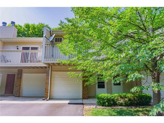 Building Photo - 17494 Pond Cir