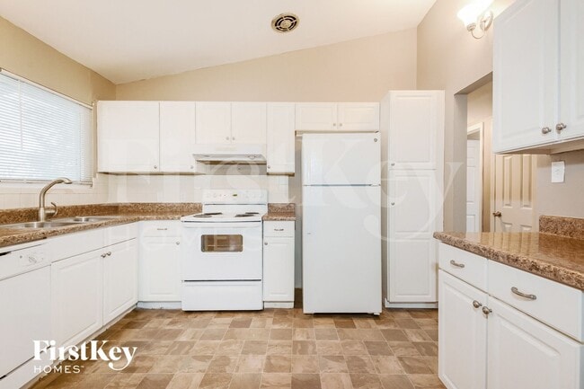 Building Photo - 1295 Ensenada Dr