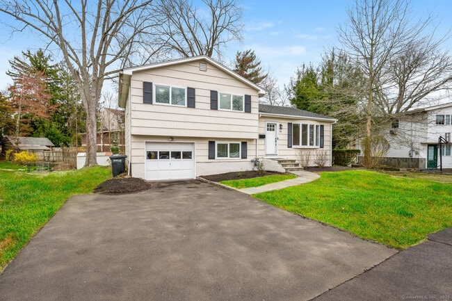 Building Photo - 14 Amherst Rd