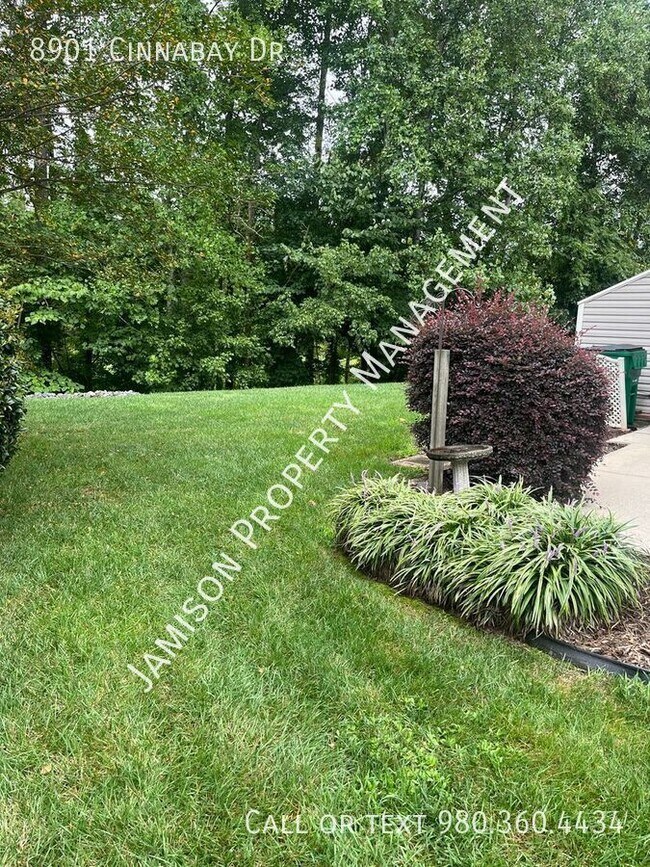 Building Photo - 8901 Cinnabay Dr