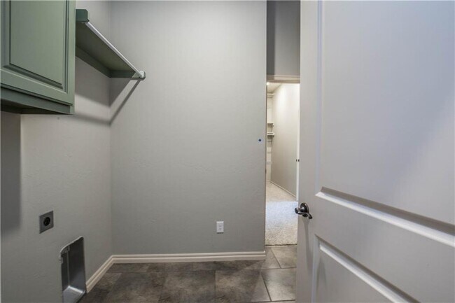 Building Photo - 2801 Cypress Springs Blvd