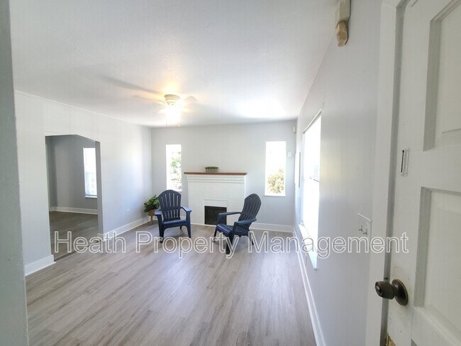 Building Photo - 1735 25th St S