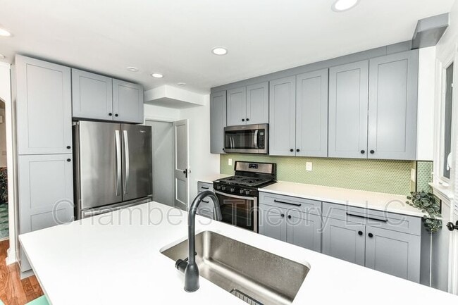 Building Photo - 2230 Observatory Pl NW