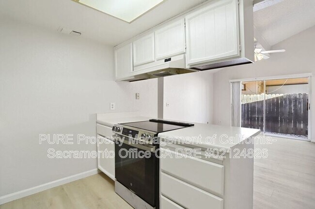 Building Photo - 7423 Willowcreek Dr