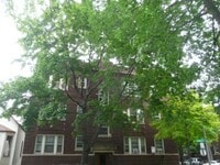 Building Photo - Charming Roscoe Village 1 Bedroom - Recently redone bathroom! Refinished hardwood floors!