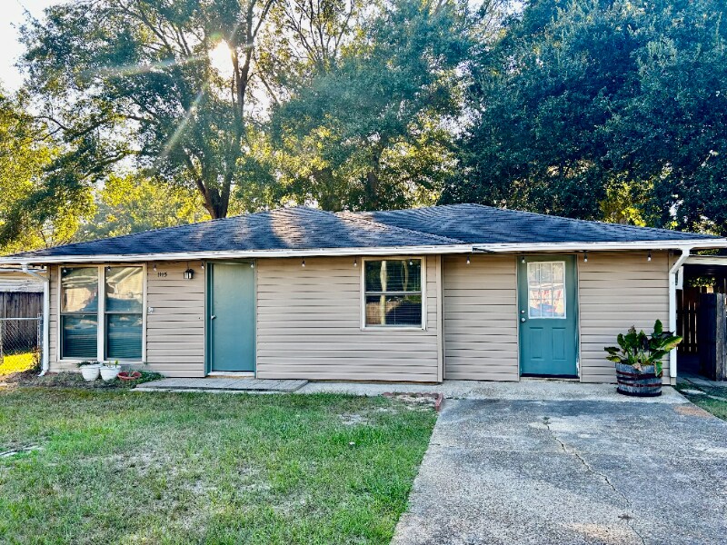 Building Photo - 1115 N Texas St