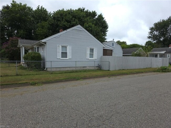 Building Photo - 35 Laurel Dr