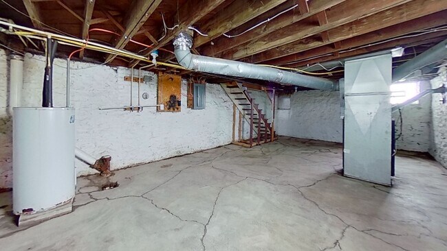 Building Photo - 798 E Whittier St