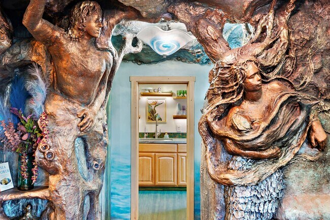 Building Photo - Ever dreamed of living under the sea?!