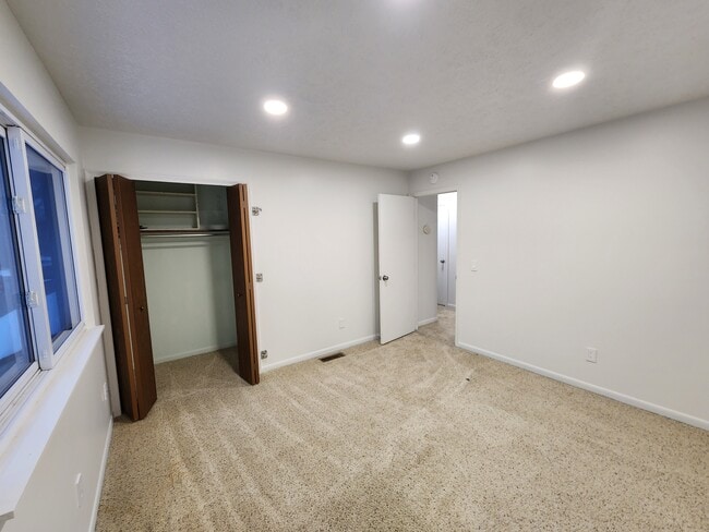 Building Photo - 5954 Village Dr