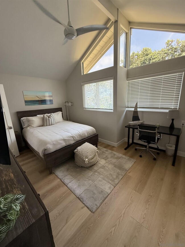 Building Photo - 2305 Camino Del Mar